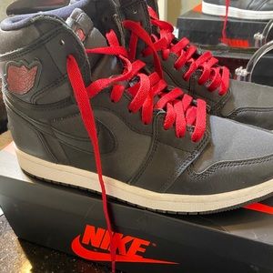 Jordan 1 high black satin gym red